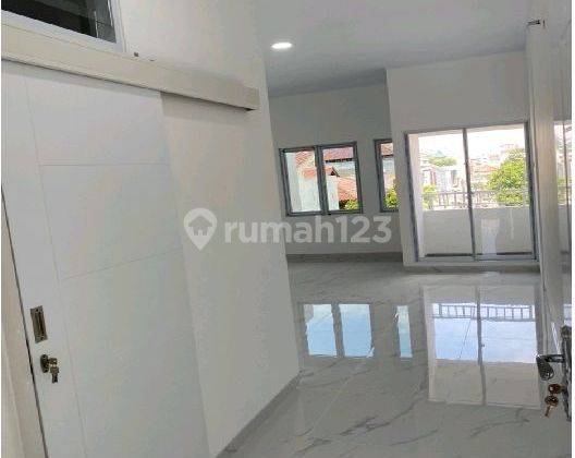 Rumah baru 3 lantai di Tanjung Duren, dekat Central Park 2