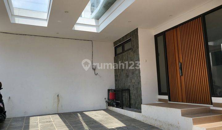 Dijual cepat Rumah baru 2 lantai di Sunrise Garden, Kedoya 2