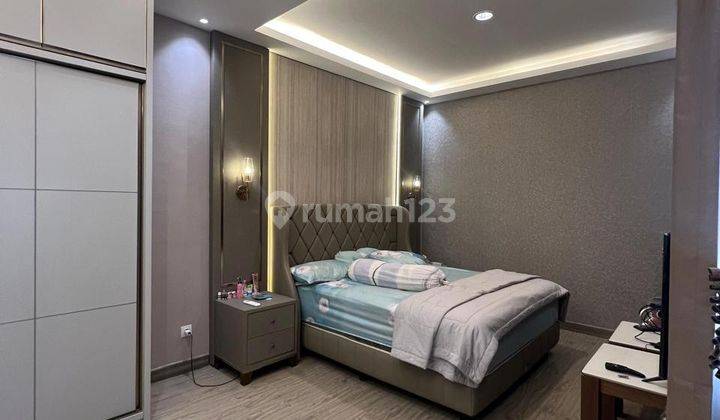 Dijual cepat Rumah mewah 2 lantai semi furnished di The Riviera Metland Puri 1