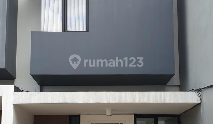 Dijual Cepat Rumah 3 Lantai Semi Furnished Di Karang Tengah, Tangerang 1