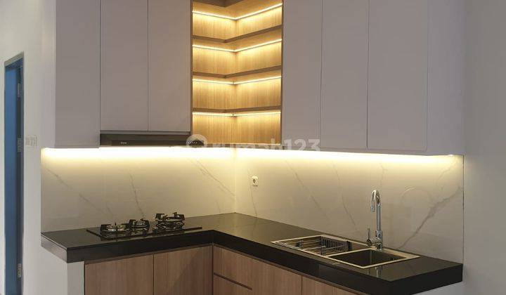 Dijual Cepat Rumah 3 Lantai Semi Furnished Di Karang Tengah, Tangerang 2