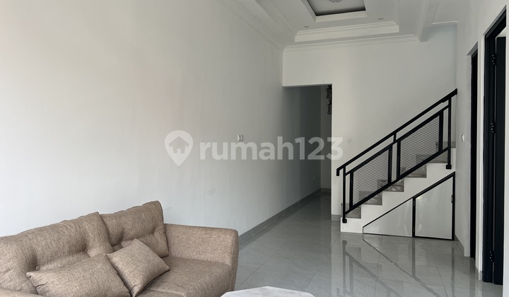 Rumah Samping Huk Dekat Pasar Sekolah & Toll 1.95m. Rumah Di Bsd