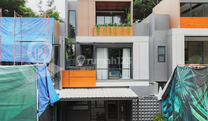 Rumah Mewah dengan Triple Garden di BSD City 1