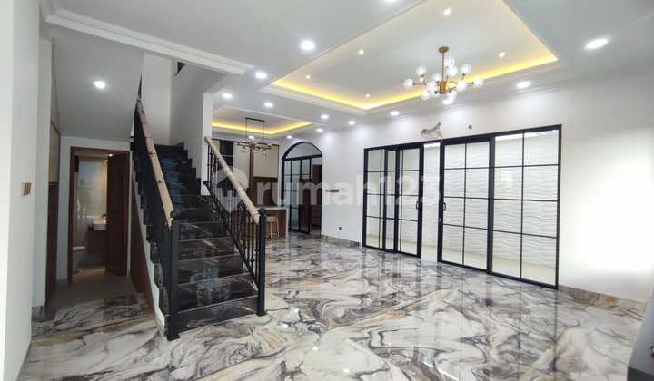 Corner House Good Independent Building In Alam Sutera