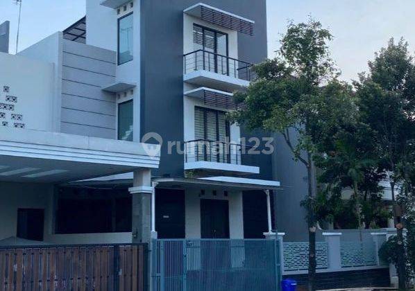 Dijual Rumah 3 Lantai Siap Huni di Puspita Loka,BSD 2