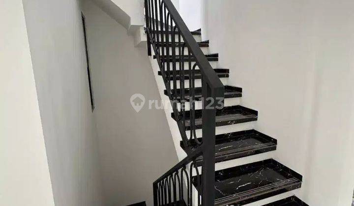 Dijual Rumah Baru 3 Lantai di Griya Loka BSD  2