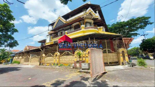 Rumah kost 3 Lantai plus Swalayan di Teluk Etna  1