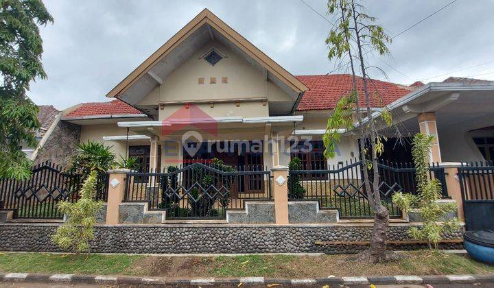 Rumah luas & asri berkamar besar di Taman Sulfat 1