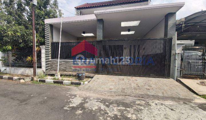 Rumah cantik desain 1,5 lantai di area Taman Sulfat 2