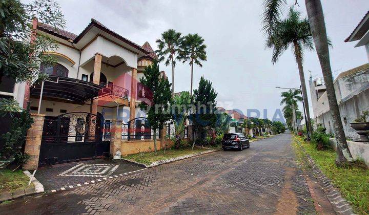 Disewakan rumah besar dan megah  2 lantai  di Istana Dieng 2