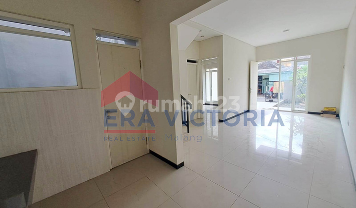 Rumah 2 lantai bangunan baru di area jalan ikan-ikan Kemirahan 5