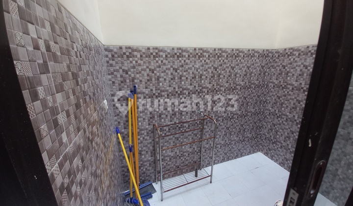 rumah baru 2 lantai di Graha Valensia dekat Binus