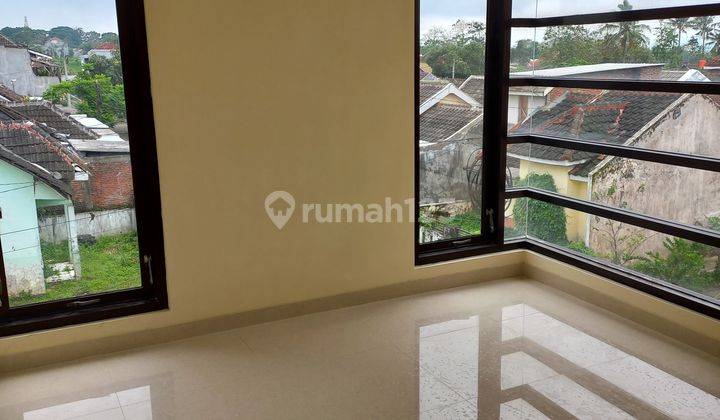 rumah baru 2 lantai di Graha Valensia dekat Binus