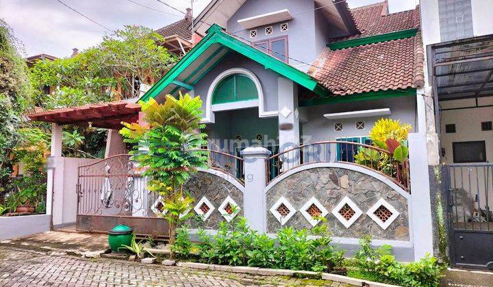 Rumah asri  2 lantai 4 kamar di Riverside 1