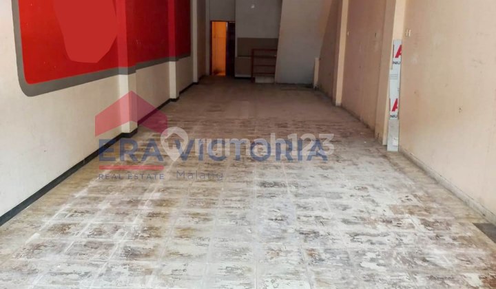 For Rent 3-Story Shop House in Bustling Culinary Area 2