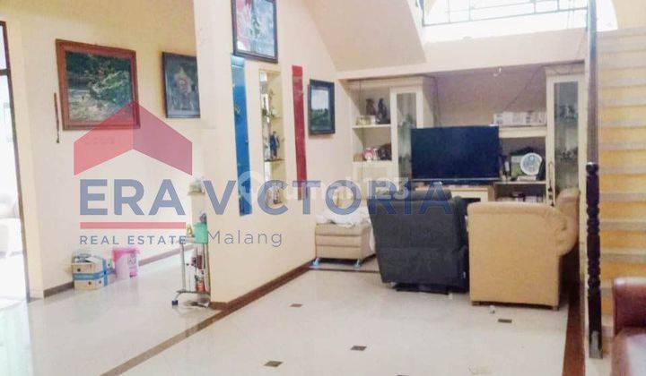 Rumah Pojok Besar Banyak Kamar Di Kawasan Vpt Tidar 2