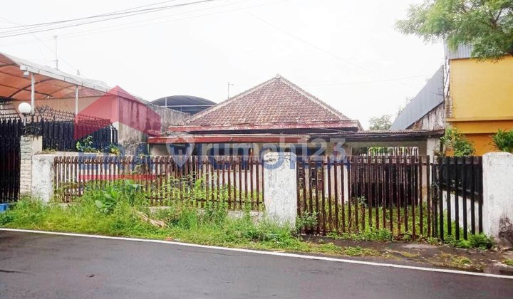 Rumah Besar Cocok Untuk Cafe Atau Guest House 