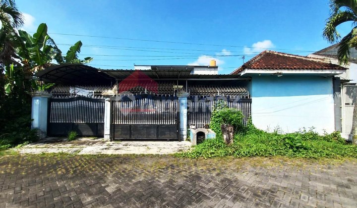 Rumah Besar Banyak Kamar Bekas Kantor Dekat Kejaksaan