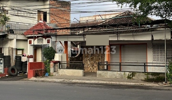 Corner House 300 M2 on Tlogomas Main Road Axis