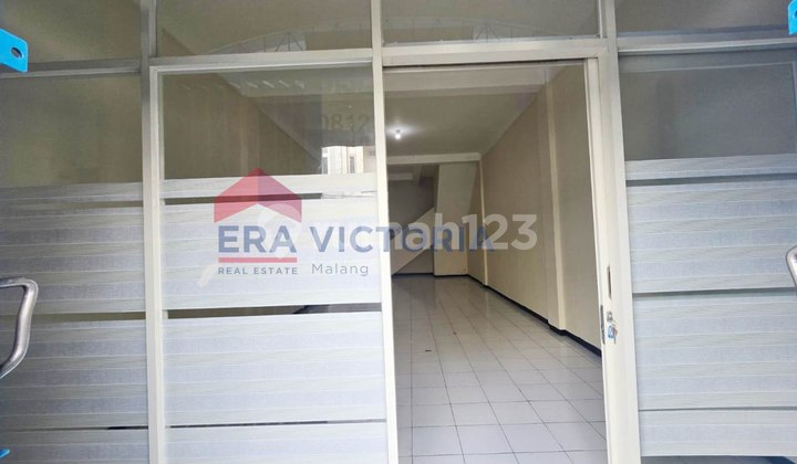 Minimalist 2-Story Shop House in Soehat Shop House Complex Minimalist 2-Story Shop House in Soehat Shop House Complex