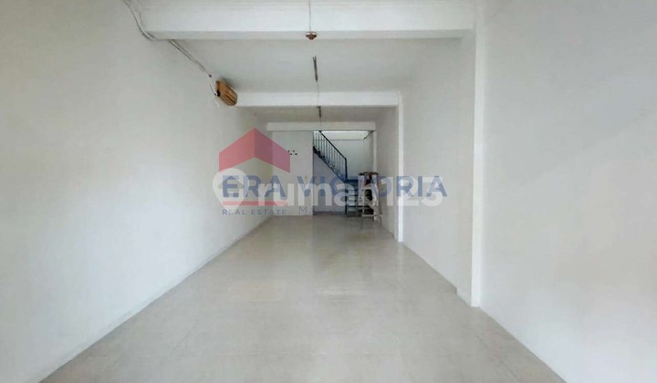 For Rent/For Sale 2-Story Shop House, Strategic Location in Sawojajar. 2