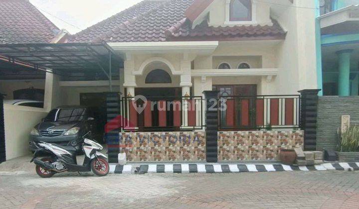 Rumah Cantik Ada Attic Room Dekat Exit Tol 1