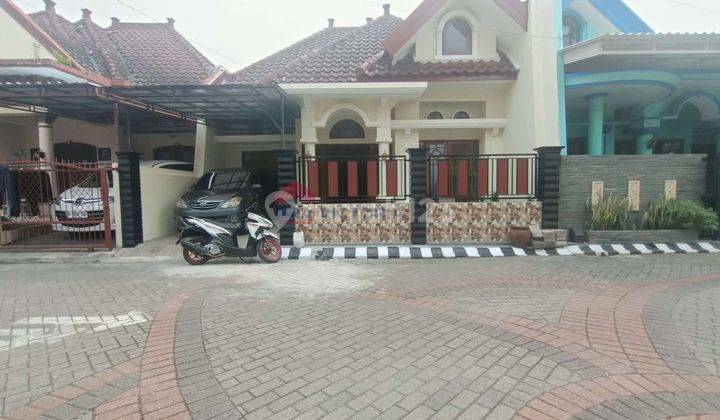 Rumah Cantik Ada Attic Room Dekat Exit Tol 2