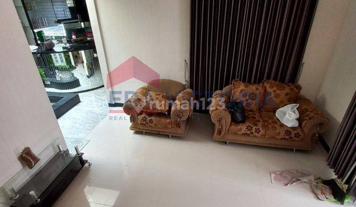 Rumah Pojok Asri 2 Lantai  Furnished Area Tasikmadu 2