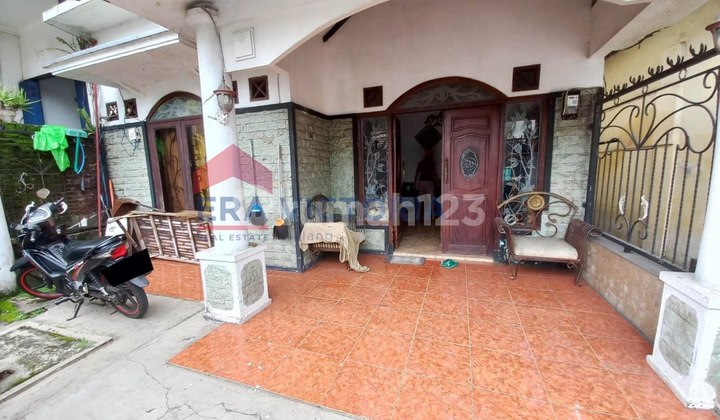Rumah 2 Lantai Pinggir Jalan Raya Pakis Dekat Taman Gangsar 2