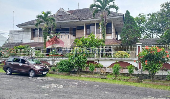 Rumah Besar Luas Dekat Kampus dan Sekolah Internasional