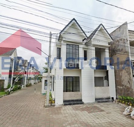 Ready-to-Occupy Shophouse with Parking Area in a Densely Populated Location 1