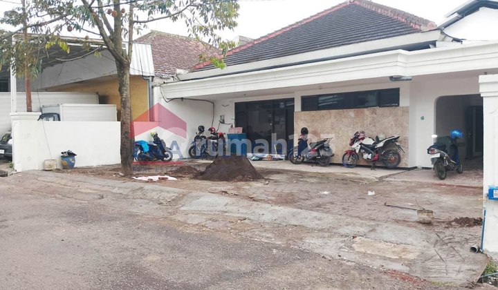 Warehouse and Spacious House in the City Center of Sulfat Blimbing Malang Warehouse and Spacious House in the City Center of Sulfat Blimbing Malang