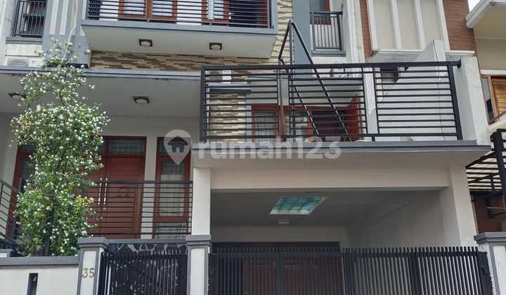 Rumah Murah Rapi 10 Menit ke Senayan di Palmerah Rumah Murah Rapi 10 Menit ke Senayan di Palmerah