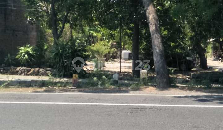 Land in the Sukomoro Area can be used for warehouses. It can also be used to build houses.