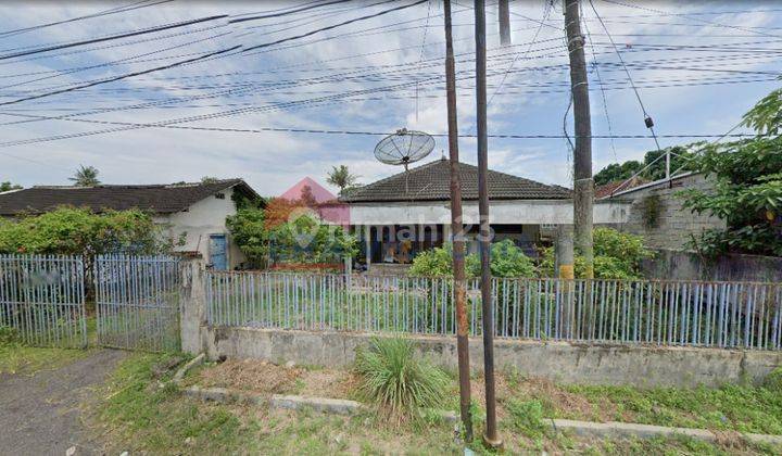 Rumah DIJUAL ada tokonya terpisah, bersebelahan dengan SDN 1 Bulurejo, 50 meter ke masjid, 200 meter ke kantor desa. Terdiri dari 2 SHM 1