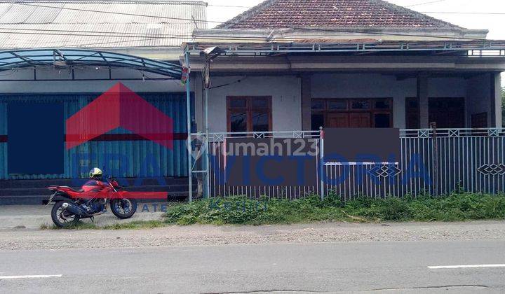 Dijual Dan Disewakan Rumah Beserta 2 Toko Di Raya Kediri Kertosono, Papar, Kediri. Dibawah 2 Toko Ada Bungker. Kawasan Pinggir Jalan Ramai. Cocok Untuk Usaha Dan Tempat Tinggal. Depan Sman 1 Papar, Smpn 2 Papar Dan Puskesmas Papar 2