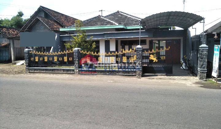 DIJUAL Rumah di Sukomoro Nganjuk Cocok Untuk Usaha Rumah Kos, Untuk Kantor Maupun Tempat Tinggal, 5 Menit ke Pusat Kota da Pintu TOL 1