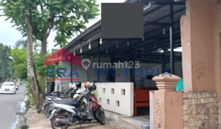 Ruang Usaha DIJUAL Di wilayah Bujel, Mojoroto Full Furnished sekaligus usaha angkringan dan terdapat 1 dapur 3 menit dari Universitas Nusantara PGRi, 5 menit dari Universitas Kadiri, SMA N 1,2 Kediri, SMAK Agustinus 1