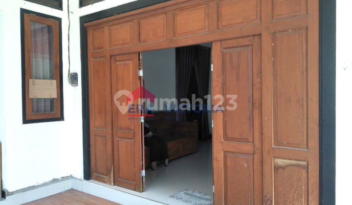 FOR RENT Fully Furnished House in Sukomoro Nganjuk, 10 Minutes to City Center. The building is in good condition, sturdy, with granite flooring, and has the advantage of extra land. 2