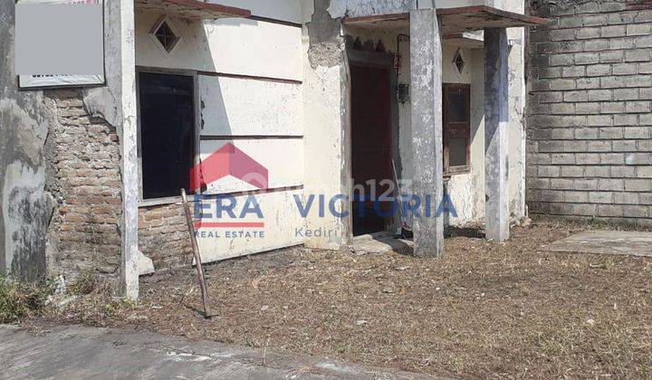 Rumah Bagus Unfurnished SHM di Gampengrejo, Kediri 2