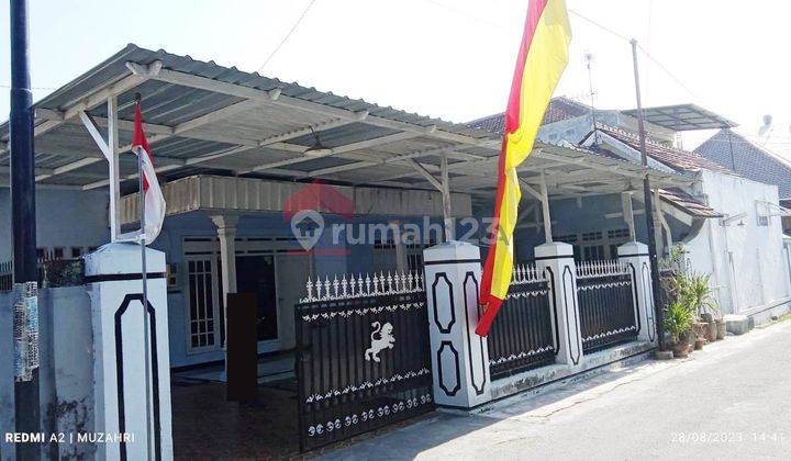 Rumah Dijual Di Kawasan Budaya Cipto, Sukorejo, Ngasem, Kediri. Terletak di Perbatasan Wilayah Kota Dan Kabupaten Kediri Dikenal Sebagai Komplek Perumahan Pejabat. 1 Km Dari Kantor Pemkab Kediri. 500 Meter Dari Kodim. 2 Km Dari Pusat Kota Kediri 2