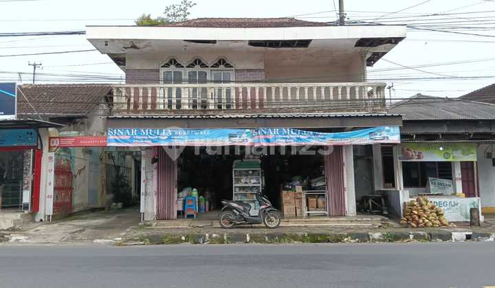 Located on the Blitar Malang National Road