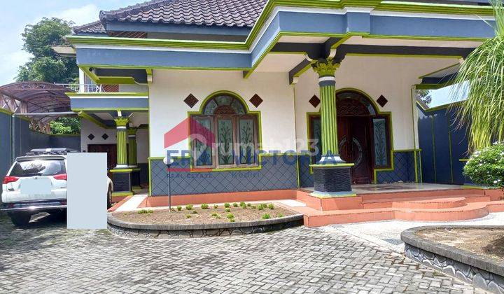 Rumah DIJUAL di Ds Tawang Kec Wates Kab Kediri Terdapat Ruang Karaoke, 2 Menit ke Pasar Wates 2