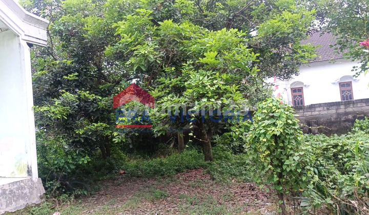 House FOR SALE in Gempolan Gurah, Kediri Regency, Fronting the Main Road, Positioned on Two Road Sections, Near Indomaret and Public Facilities.