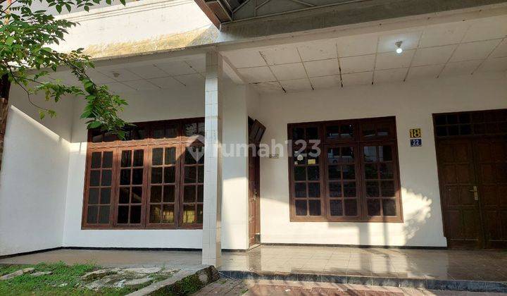 Rumah 2 Lantai Bagus SHM di Semampir Tengah, Surabaya