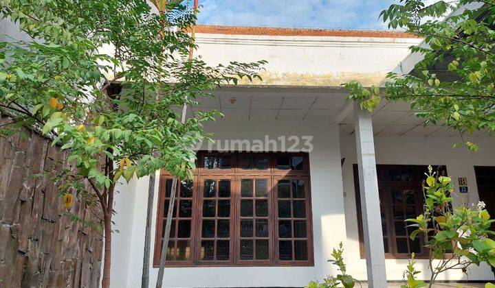 Rumah 2 Lantai Bagus SHM di Semampir Tengah, Surabaya