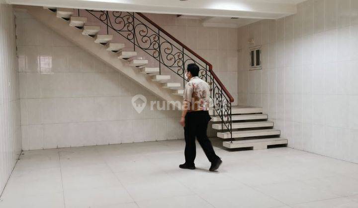 Rumah Favorite di Green Mansion Jakarta Barat 9
