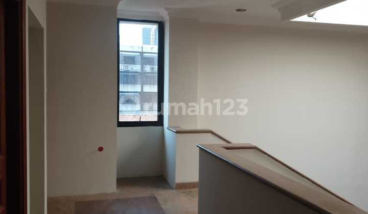 For Sale: 3-Story Office Building in Tomang