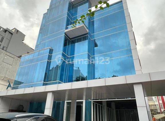 Disewakan Gedung Menteng Jakarta Pusat 1067m2 Strategis 4LT ada Lift 1