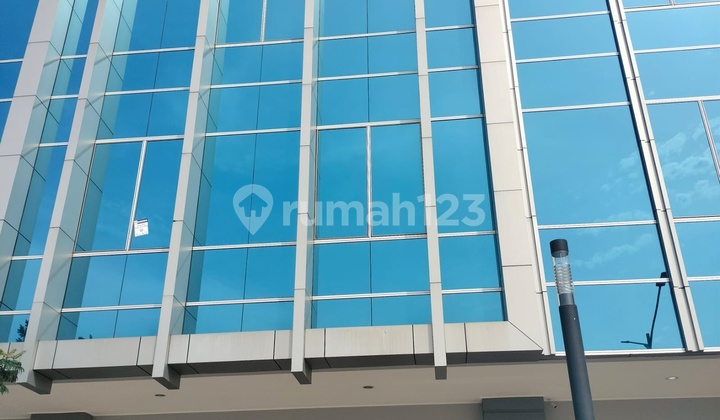 Soho Wallstreet UK 8x18, Strategic Boulevard Near PIK 2 Toll Road